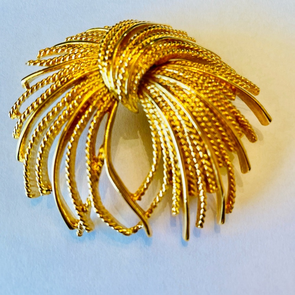 1960’s Vintage Monet Gold-Tone Mirador Brooch